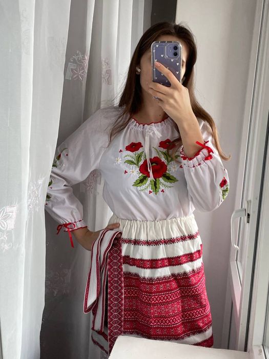 Продаю вишиту спідницю