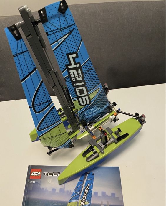 LEGO Technic 42105 - Katamaran, komplet z instrukcją