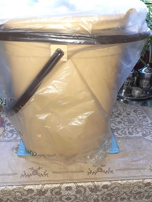 Відро-туалет пластикове.