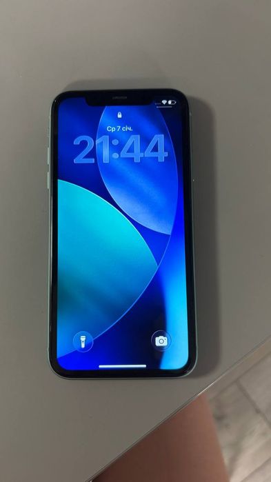 Продам Айфон 11 128