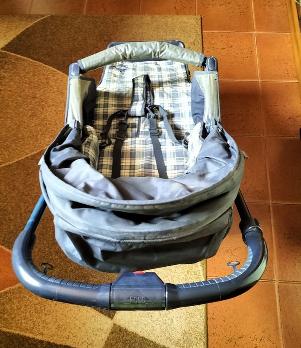 Carrinho de bebé da marca Bébécar