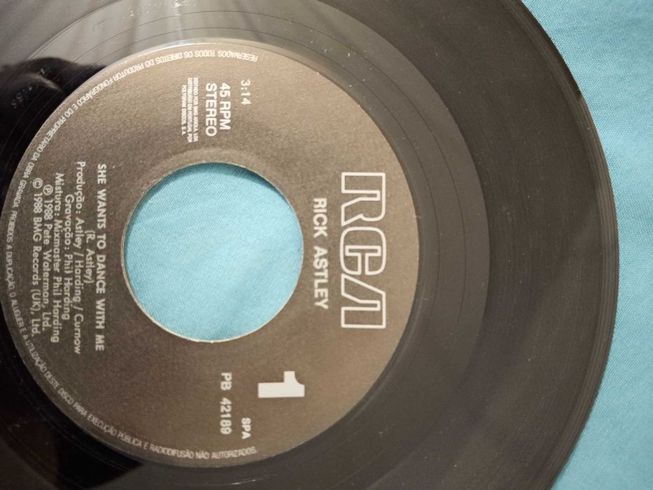 RICK ASTLEY– She Wants To Dance With Me
