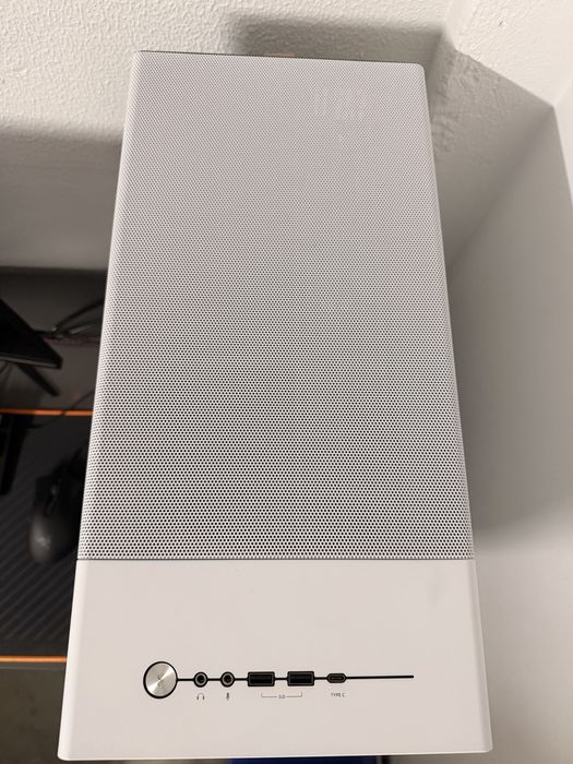 PC Gaming Topo de Gama RTX 5070 Ti / Ryzen 7 9800X3D / 64GB / 2TB