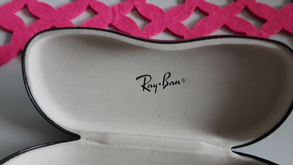 Etui na okulary Ray Ban czarne sztywne