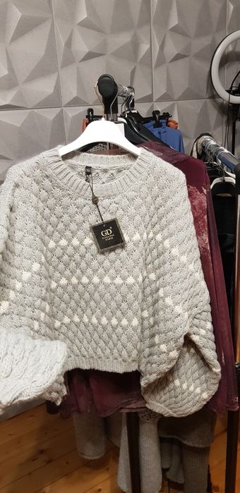 Szary modny sweterek krotki nowy