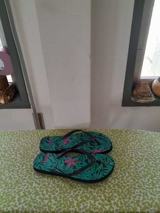 Vendo Chinelos de Senhora muito bonitos como novos
