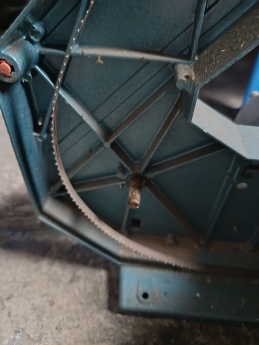 Стрічкова пилка по дереву