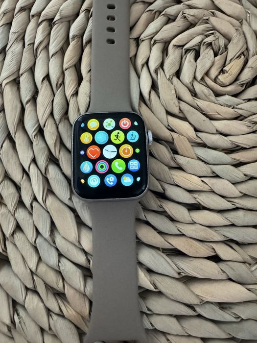 Смарт годинник б/у  в гарному стані