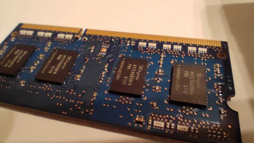 Пам'ять 4GB DDR3L 1600MHz SK hynix PC3L-12800S для ноутбука