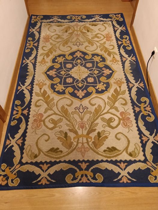 Tapete de Arraiolos 1,40 x 2,35