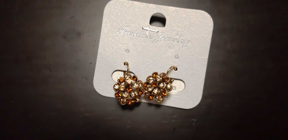 pulseira, brincos e alfinete