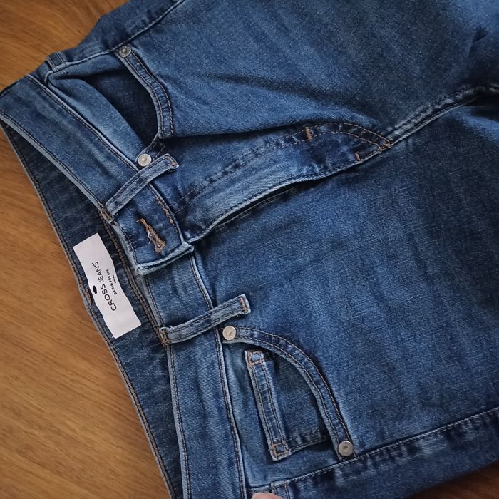 Jeansy cross jeans wysoki stan w 28 l32
Założyłam je raz ale były za c