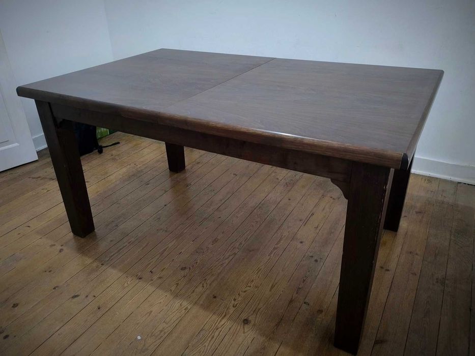 Mesa de Jantar Extensível em Madeira Maciça + 6 Cadeiras – 1100€