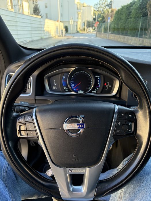 Volvo v60 d2 R-design