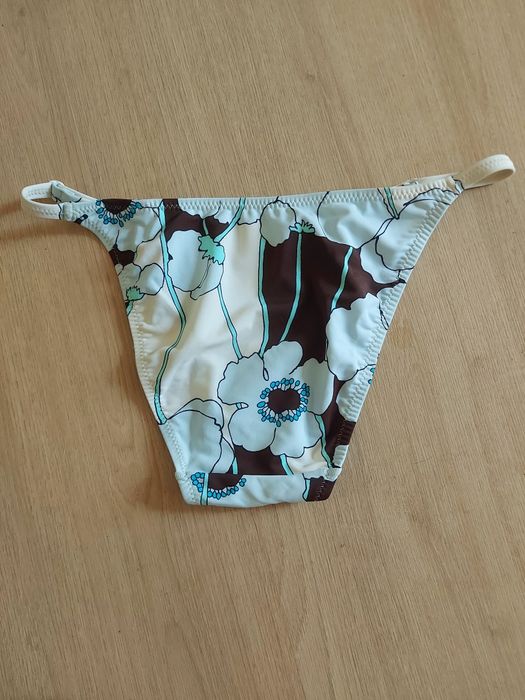 Cueca biquini flores azuis