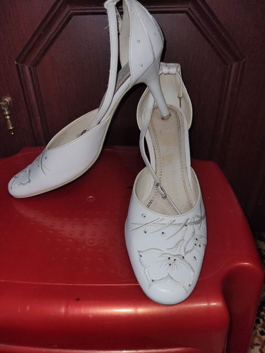 Туфлі білі мініатюрні