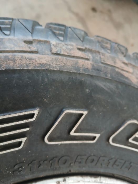 Pneus e jantes para 4vs4