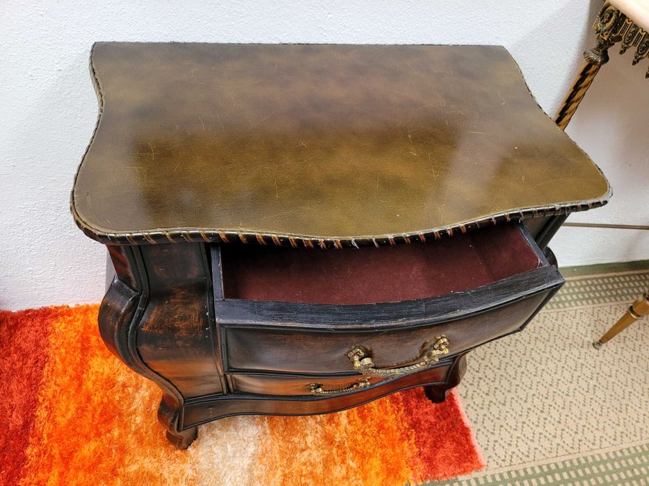 Conjunto de pequena cómoda antiga e espelho - Madeira forrada a couro