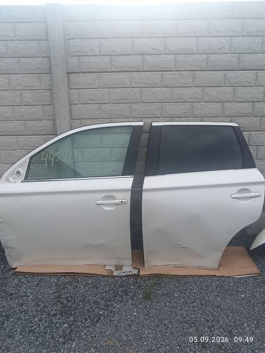 двері Outlander 2021 w13