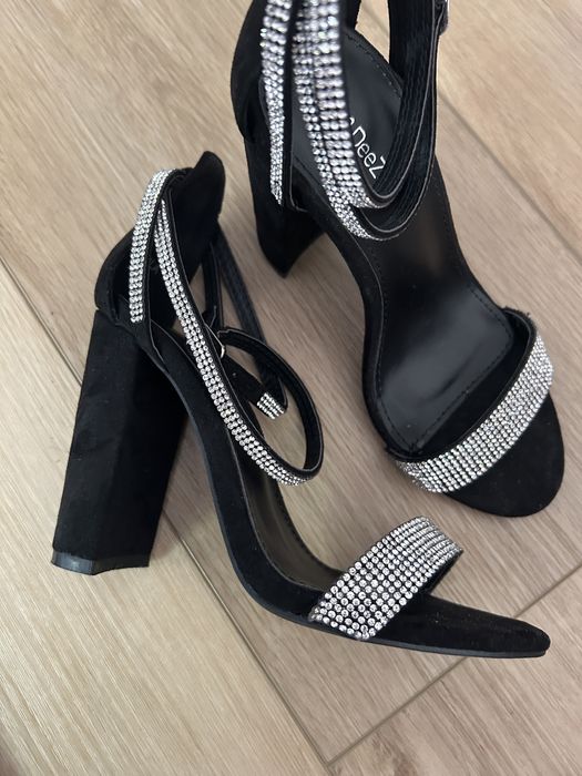 Buty sandaly czarne na obcasie cekiny rozmiar 35