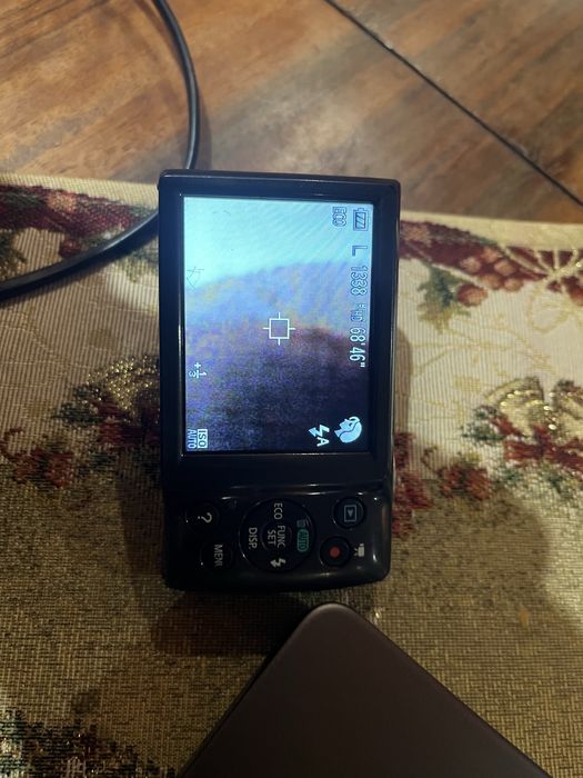 Цифровий фотоапарат Canon з зарядкою та картою памяті