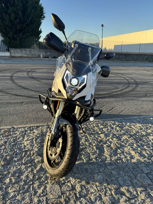 CFMOTO 650MT 2024 | 6.500 km | Branca/Cinza | Muitos Extras
