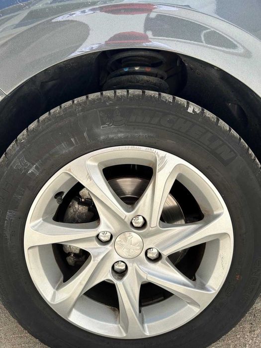 PEUGEOT 208 1.2 PureTech — APENAS 17.972 KM