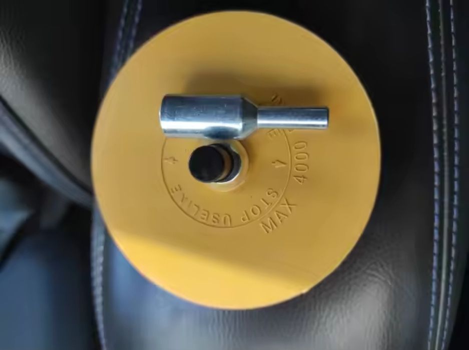 Ferramenta para remoção de cola auto