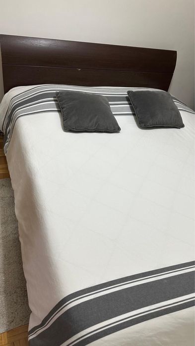 Cama casal 200x160 com cabeceira com estrado sem colchao