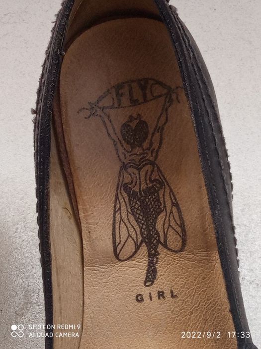 Sapatos pretos Fly London