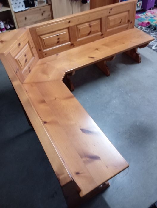 Banco de canto em madeira maciça