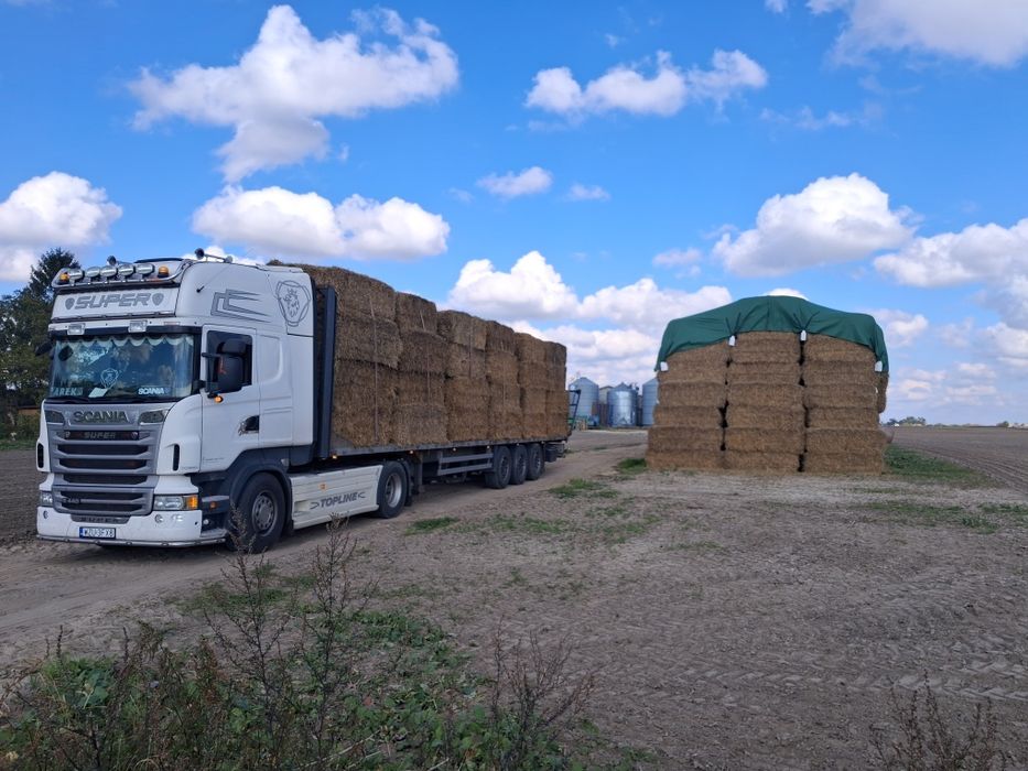 Słoma sucha bele i kostka z transportem