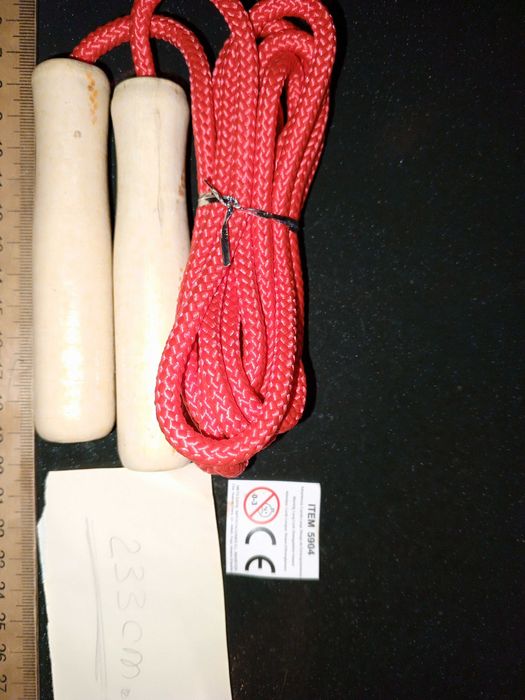 Детские угрушки. Скакалка 2 шт.  233 см. (дерево), 226 см. (пластик).