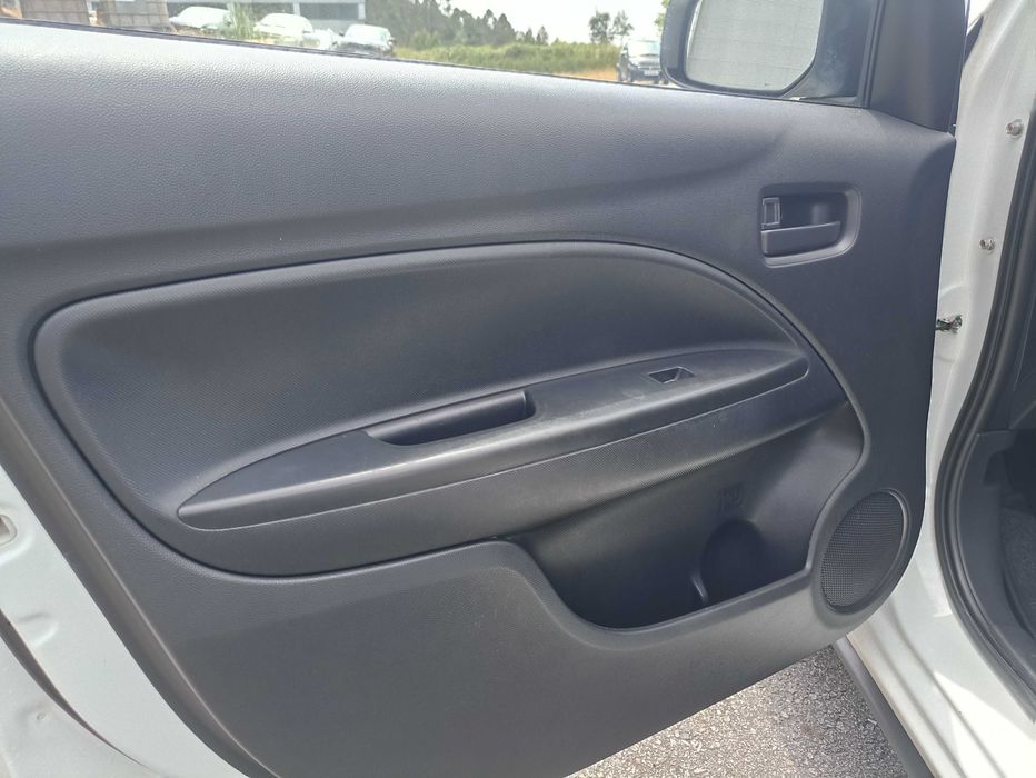 Mitsubishi Space Star 1.0 Como Novo