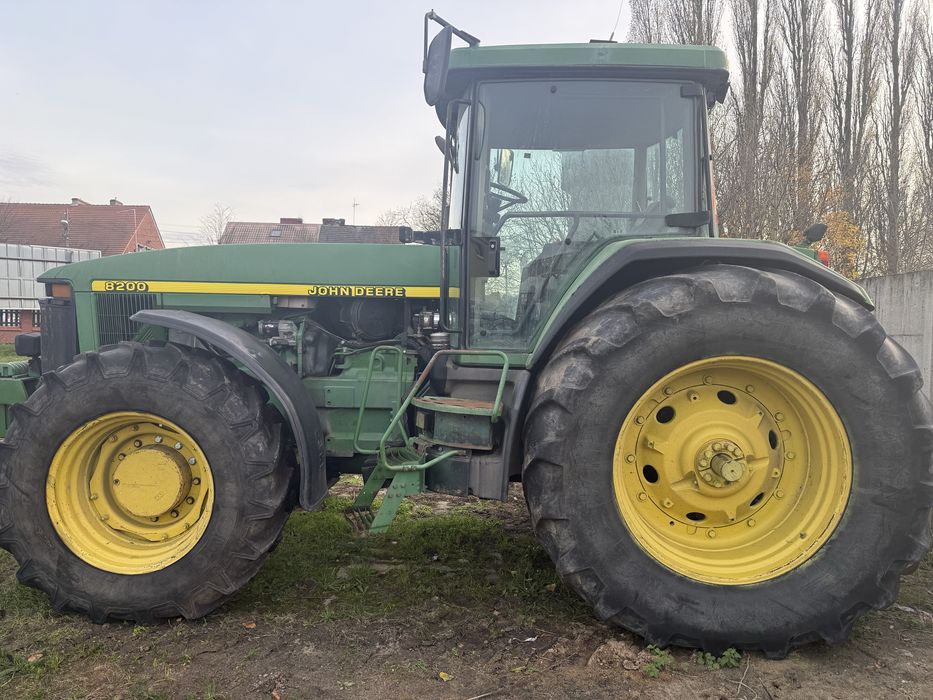 Ciągnik John Deere 8200
