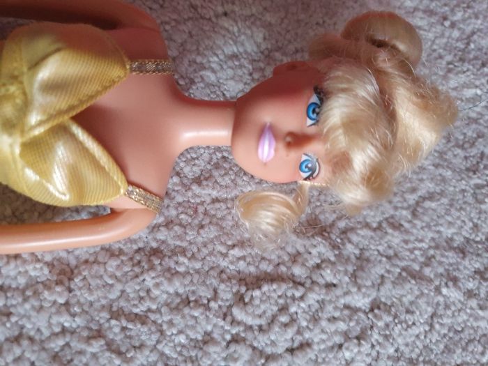 Barbie modelo (com vestido, mala e sandálias)