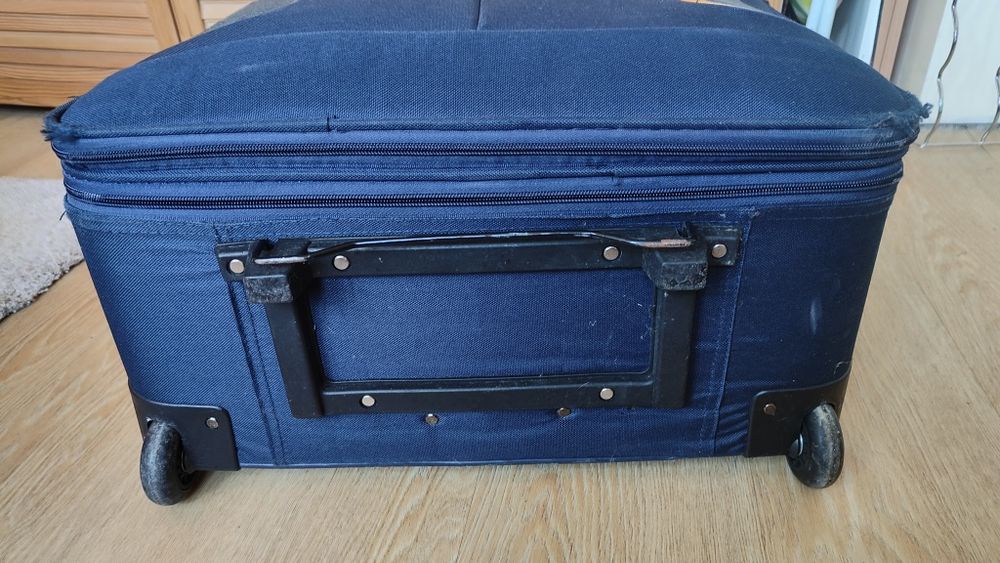 walizka na kolkach