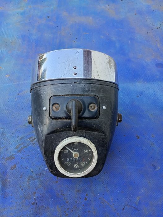 Ładna lampa przód jawka mustang jawa 50 licznik stacyjka szkło ramka