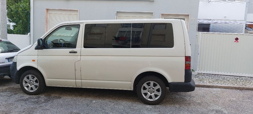 Faço serviço de transporte particular, motorista. Tenho 43 anos carta