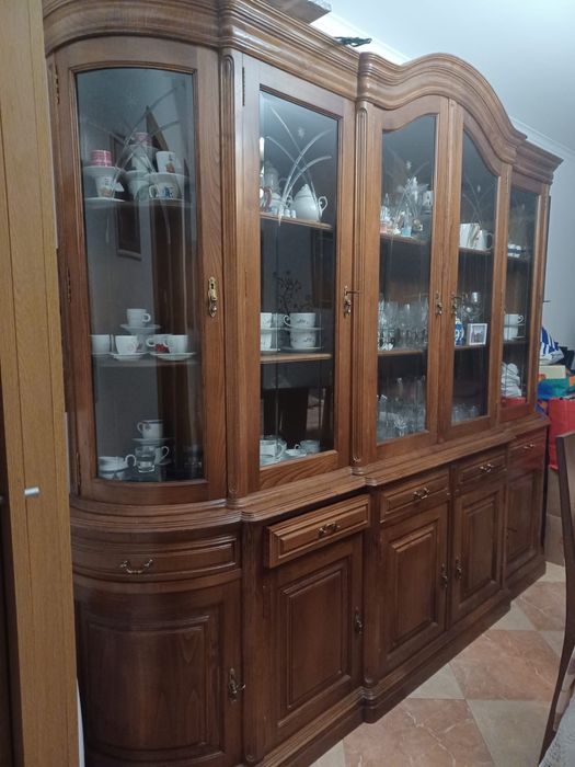 Vendo mesa com 6 cadeiras etc