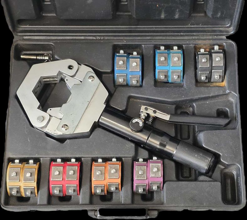 Prasa Hydrauliczna Do Zarabiania Przewodów MAGNETI MARELLI