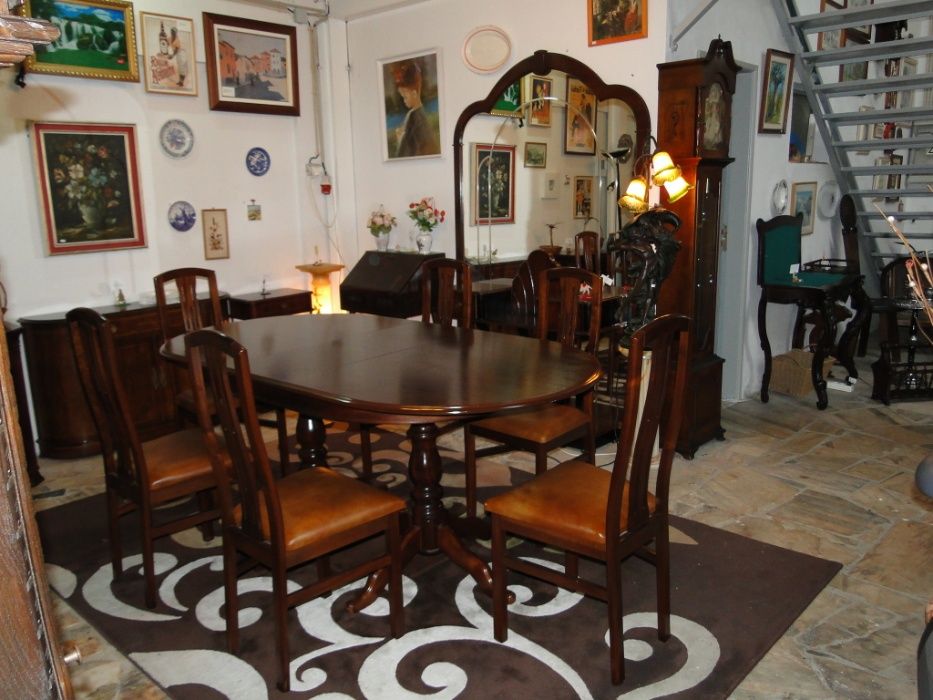 Mesa de sala em madeira - Extensível - Como nova - Só a mesa as cadeir