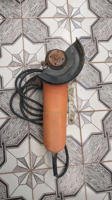 Болгарка, шліфмашинка