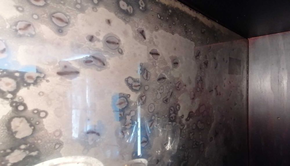 Móvel louceiro / cristaleira de sala em bom estado