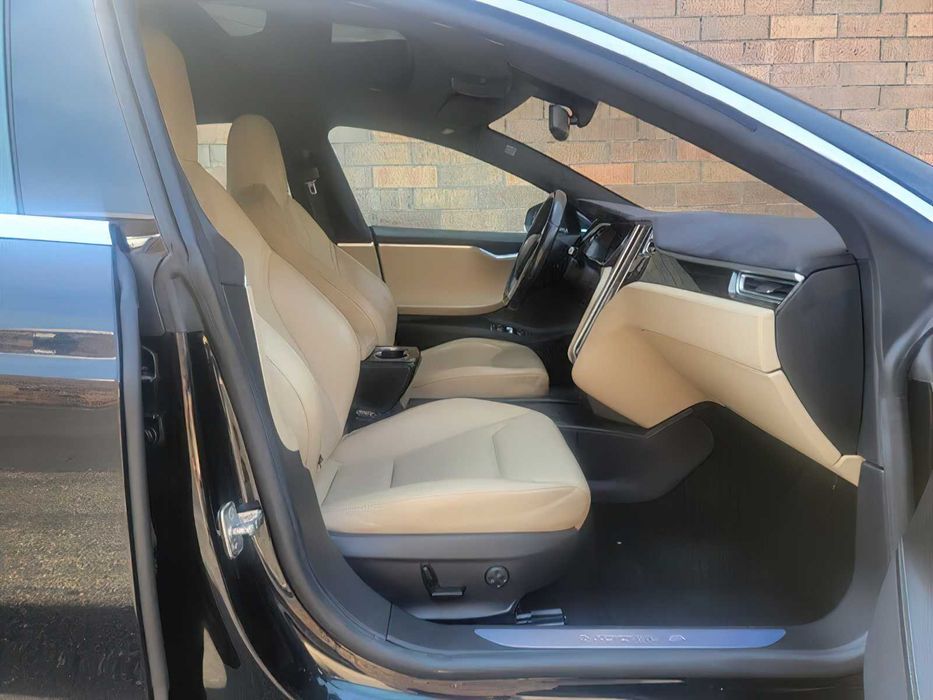 Tesla Model S      2015