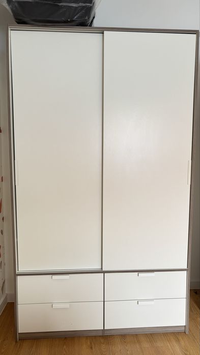 Roupeiro + cómoda Ikea