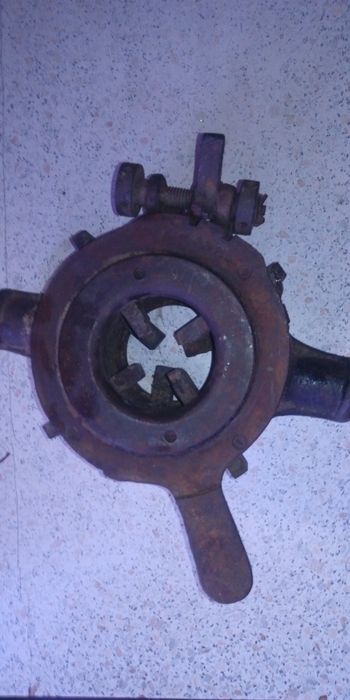 Клупп Для нарезки труб