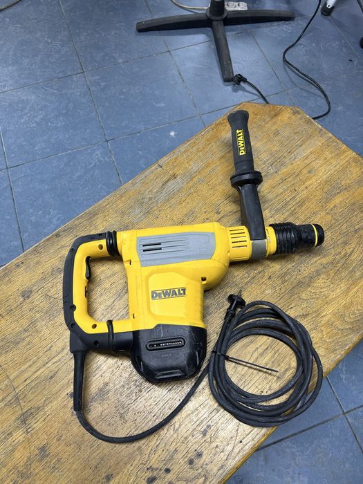 ПЕРФОРАТОР  SDS-MAX DEWALT D25614K  ( стан нового)