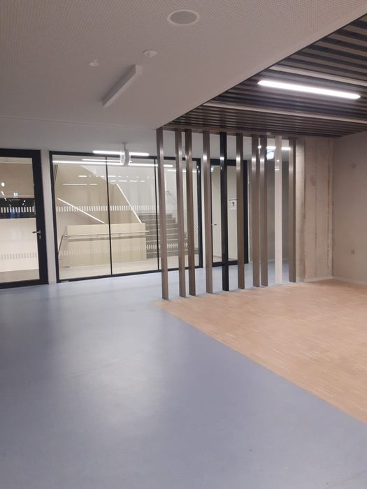 Montaż wykładzin winylowych klejonych,  schody, wylewki samopoziomując