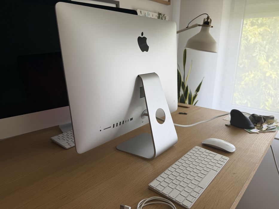 MAC 21” de 2017 como novo. Com teclado e rato